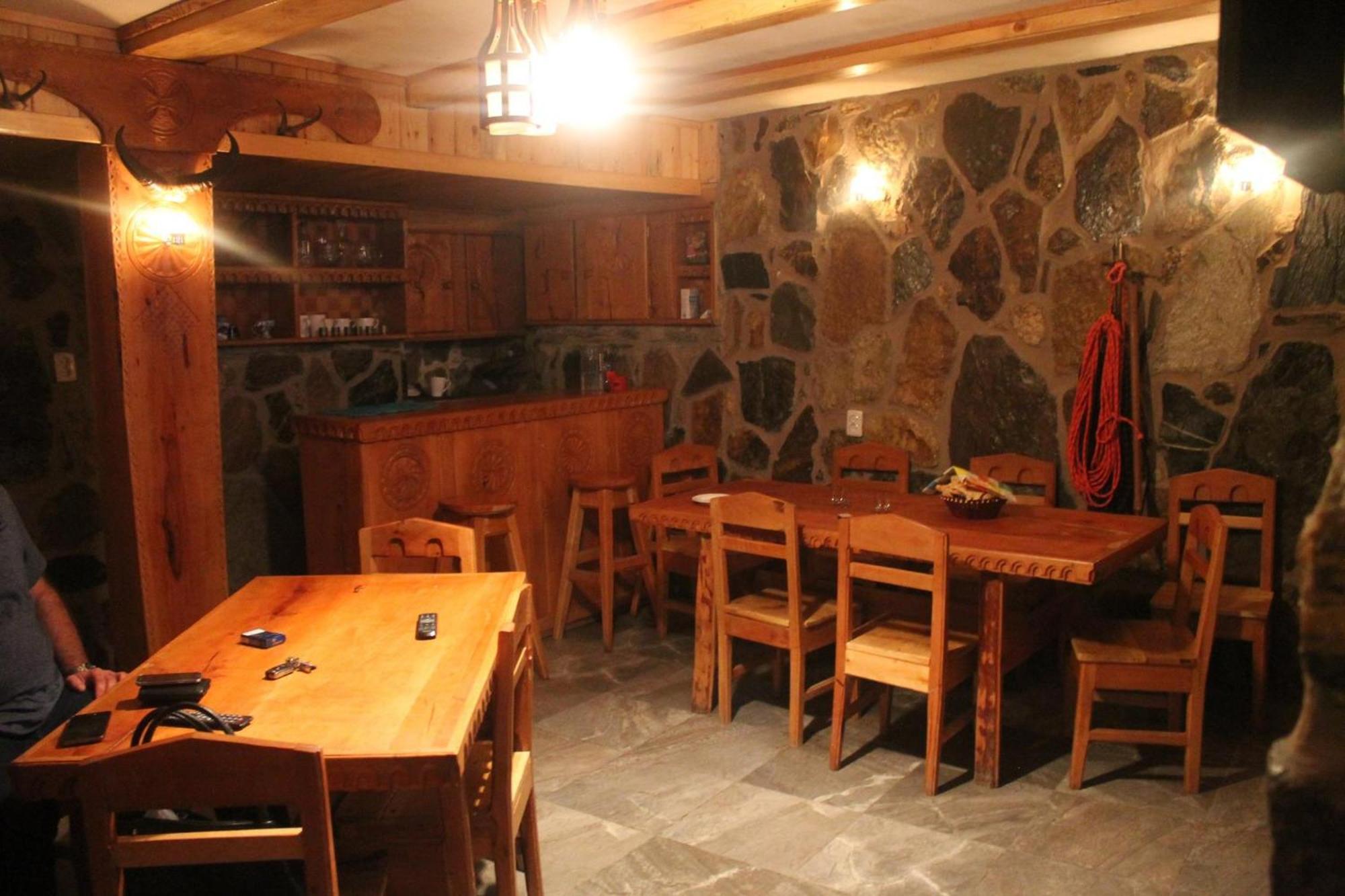 Hotel Sunny à Mestia Extérieur photo