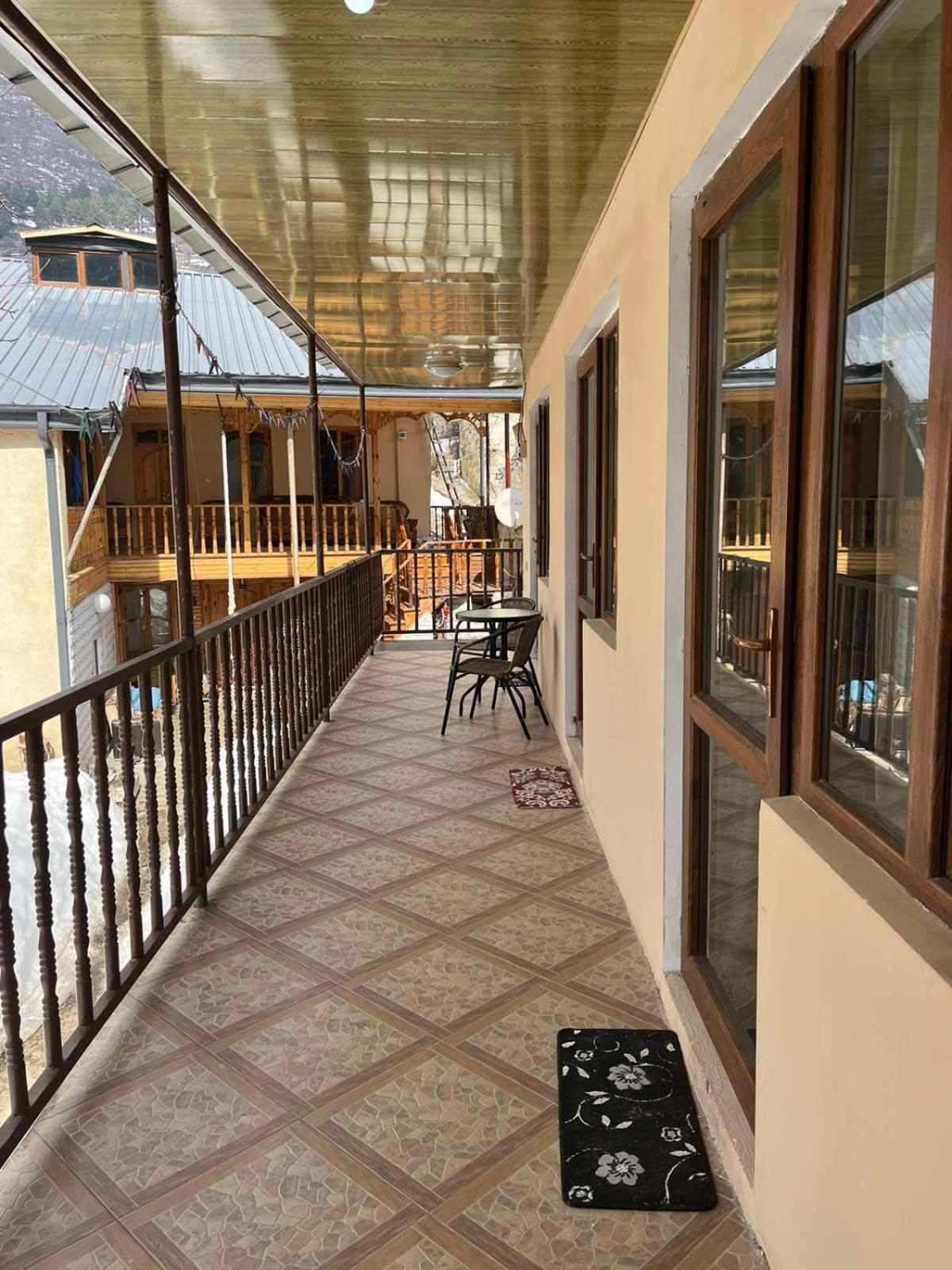 Hotel Sunny à Mestia Extérieur photo